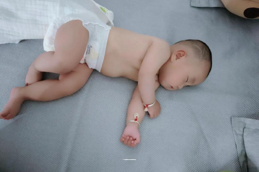 临汾三个月宝宝抬头不稳